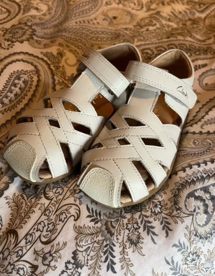 Sommerens Redning: Hvorfor Clarks Sandaler Bliver på Mine Fødder